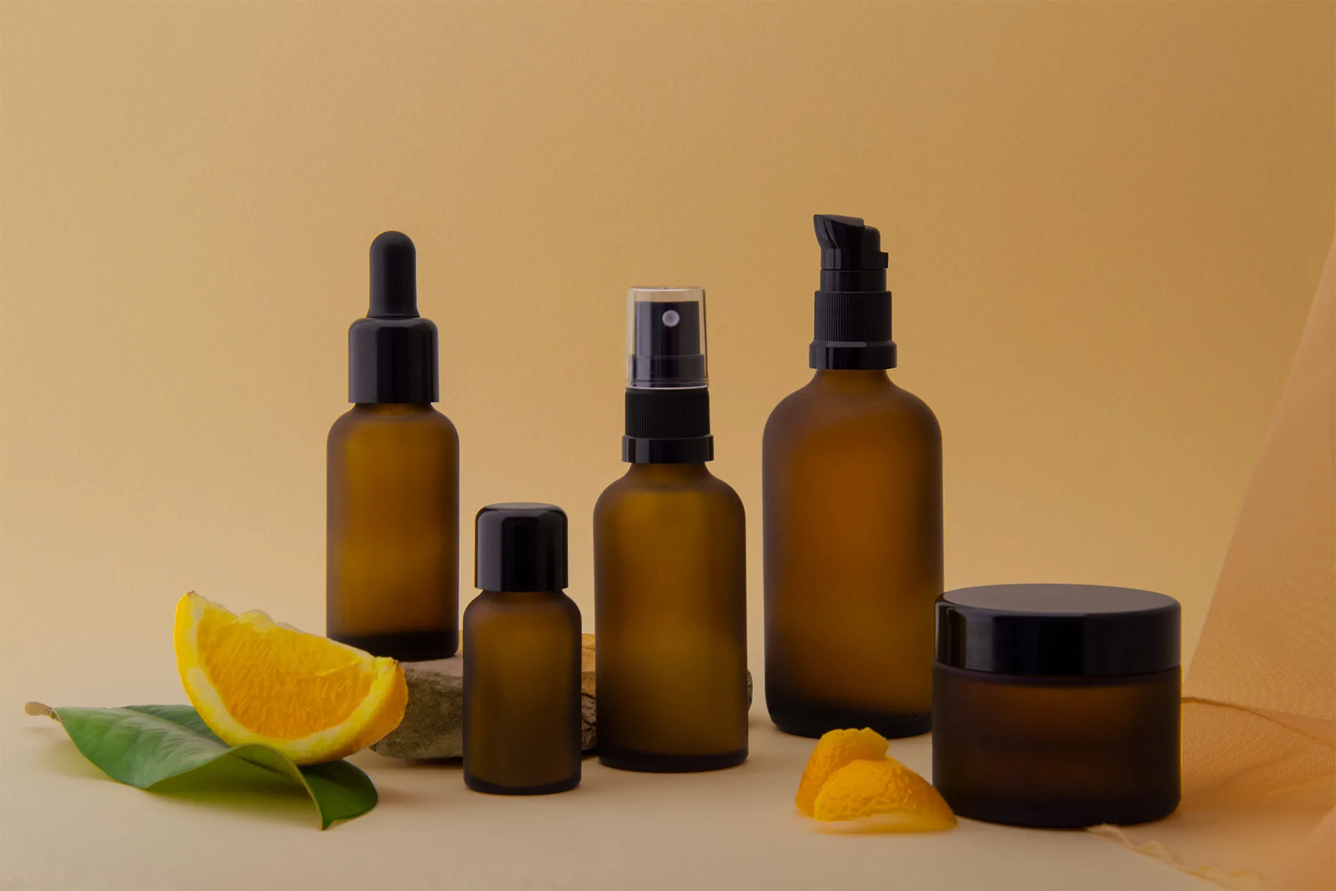 Linea di flaconi in vetro ambra satinato di Ho.Bag Corporate, flaconi in vetro cosmetico, flaconi in vetro per erboristeria